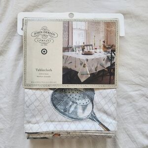 White Tablecloth